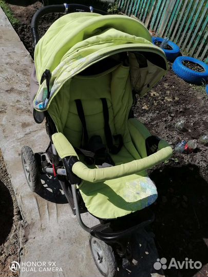 Прогулочная коляска