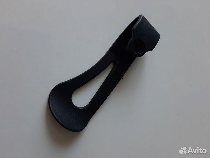 Зацеп для фиксации рамы коляски в сложенном виде