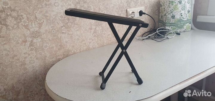 Подставка для ног гитариста