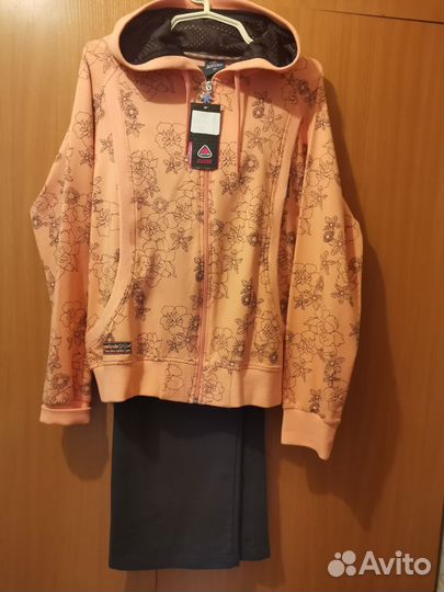 Спортивный костюм женский