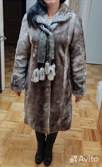 Шуба из цегейки со вставками каракуля