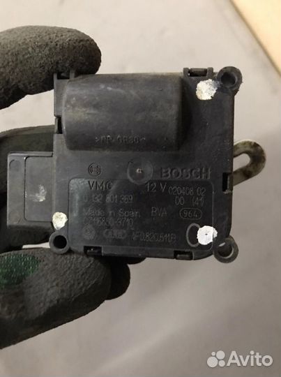 4F0820511B Моторчик заслонки отопителя Audi