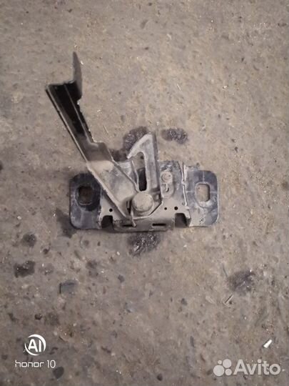 Замок капота Chevrolet Cruze J300 F16D3 2012