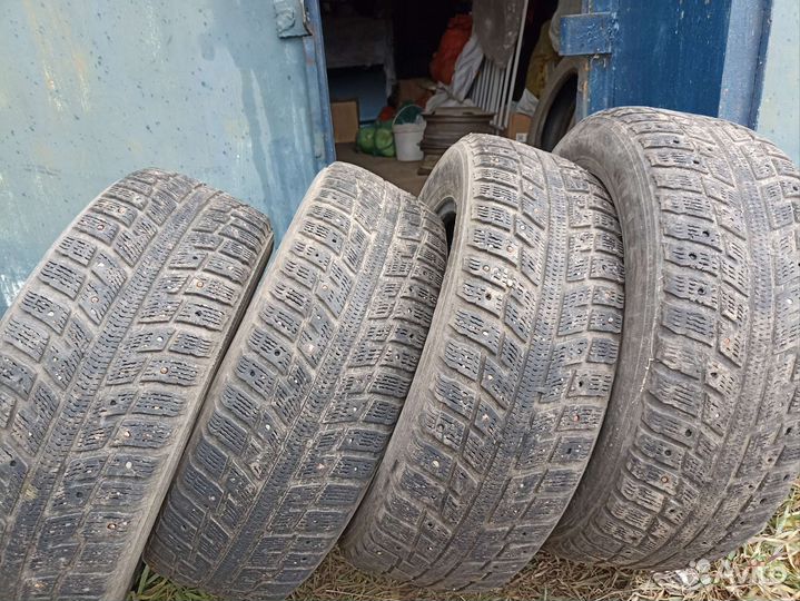 Marshal I'Zen Stud Snow KW11 205/60 R16