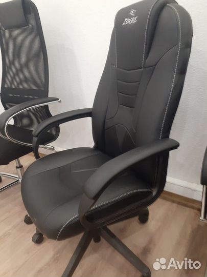 Офисное кресло