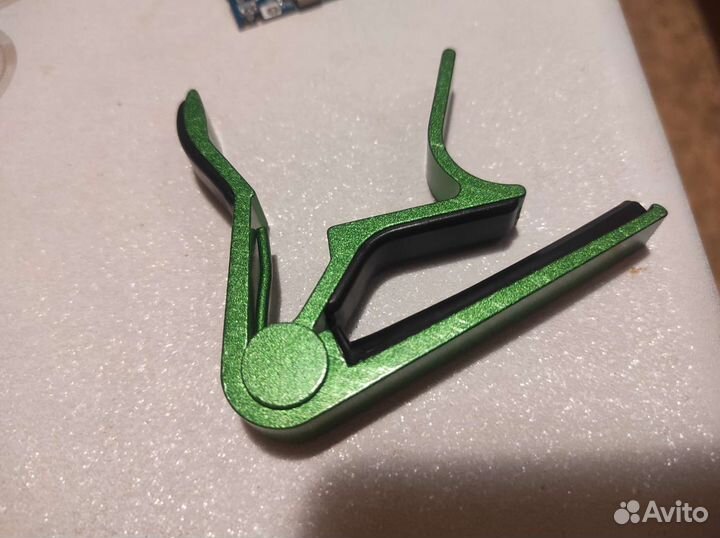 Каподастр для гитары