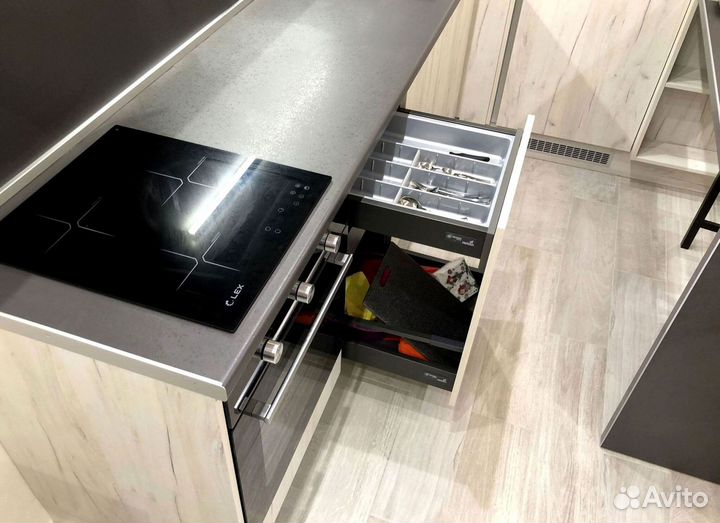 Кухня в потолок на заказ