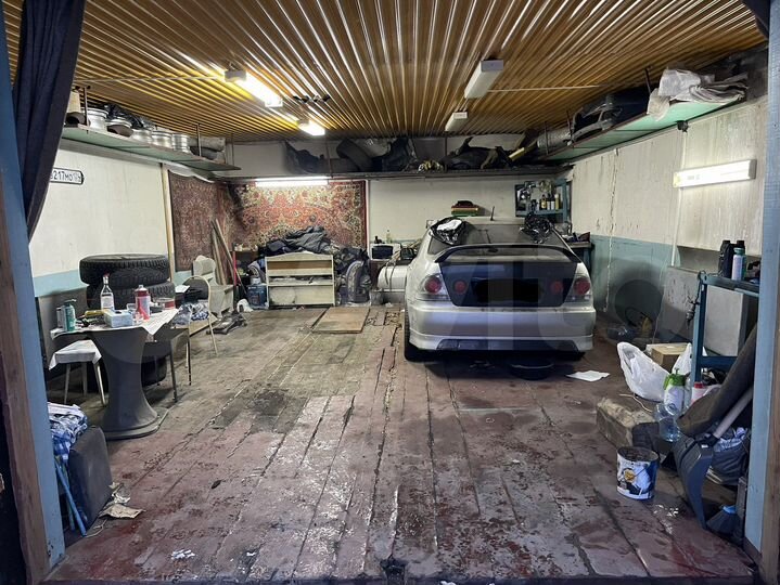 Гараж, > 30 м²