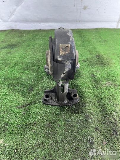 Опора двигателя задняя Toyota Corolla E150