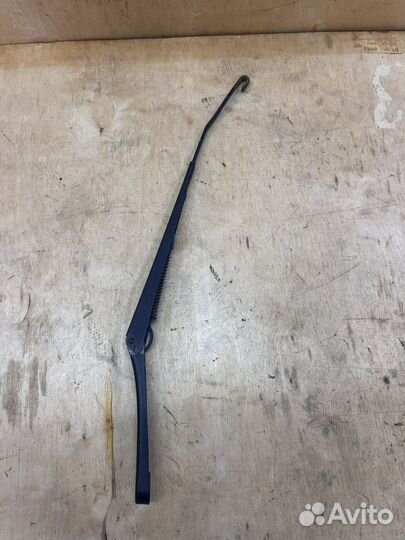 Поводок стеклоочистителя левый volkswagen polo 5