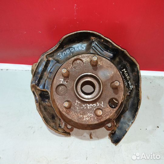 Кулак задний левый Toyota Mark 2 110