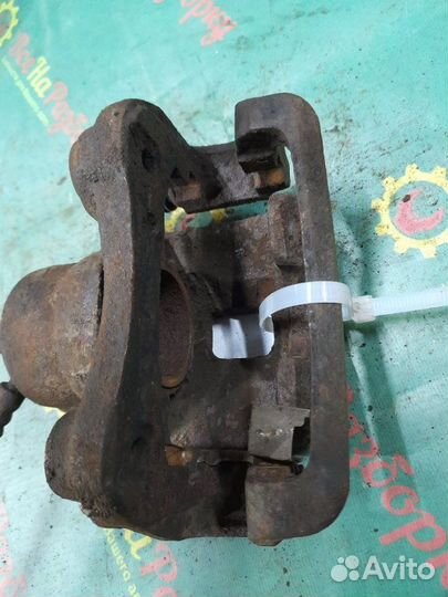 Суппорт передний левый Nissan Cefiro