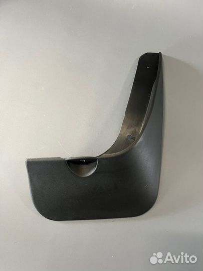 Брызговик передний правый Kia Rio