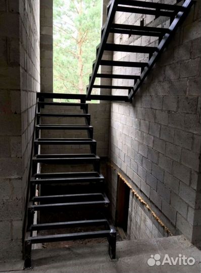 Лестница на металлокаркасе
