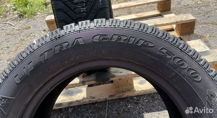 Goodyear UltraGrip 500 215/65 R16