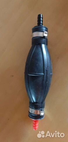 Груша для лодочного мотора и якорь