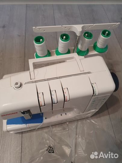 Оверлок/Распошивальная машина Janome Cover Pro II