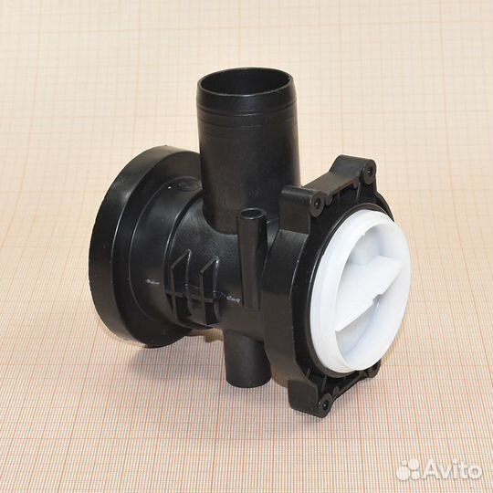 Корпус помпы Indesit с вставкой в фильтр, код C000