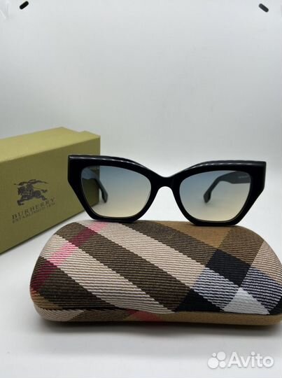 Солнцезащитные очки женские Burberry