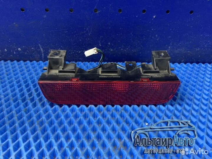 Стоп-сигнал Mitsubishi Pajero 3 V78W 4M41 2004