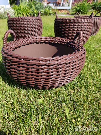 Кашпо для цветов из искусственного ротанга