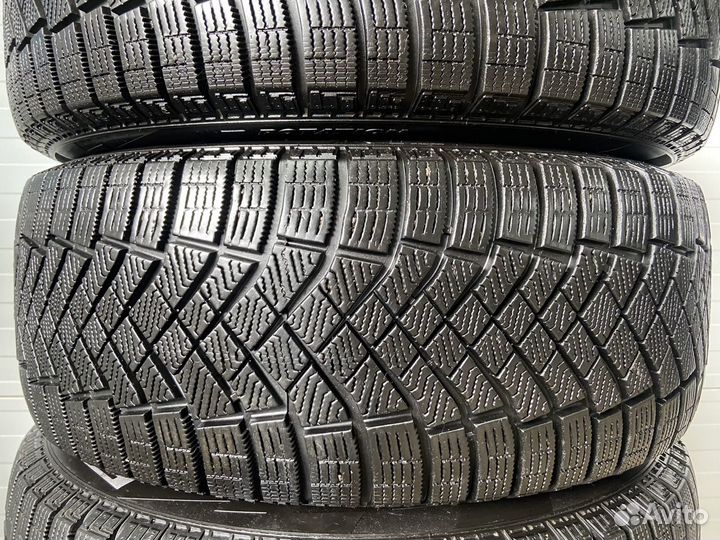 Pirelli Formula Ice FR 225/55 R17 97H