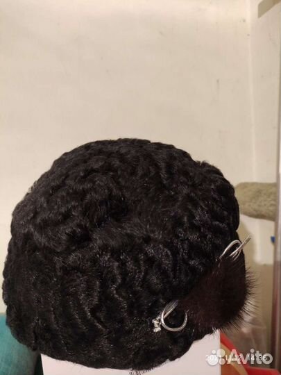 Шапка женская из каракульчи