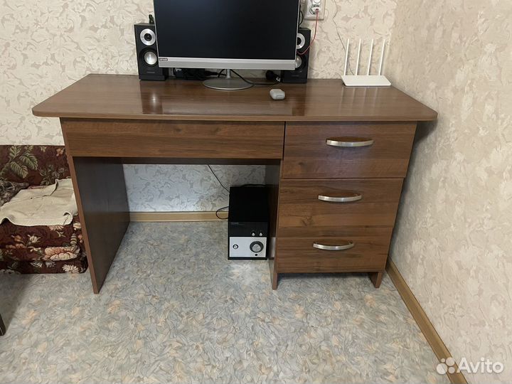 Письменный стол