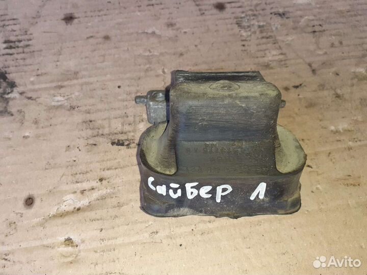 Подушка двигателя левая Волга Сайбер, Sebring