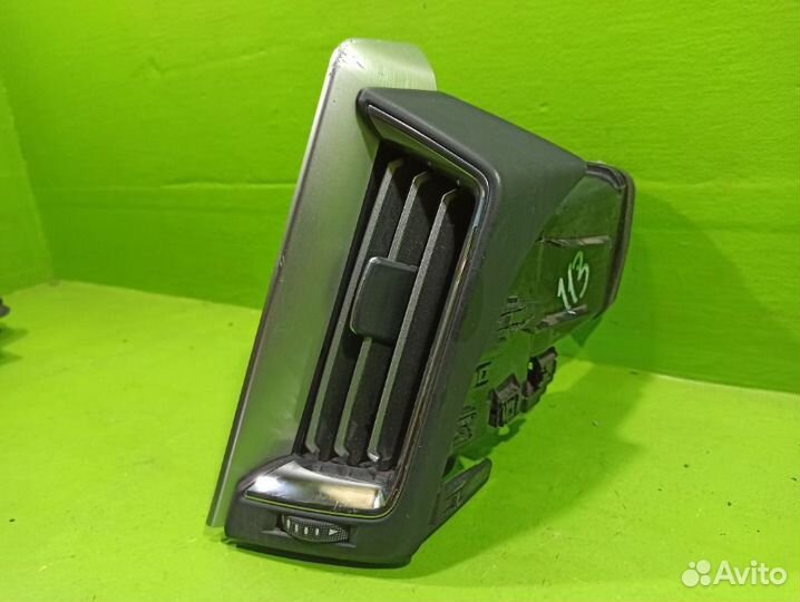 Дефлектор в торпедо правый Toyota Land Cruiser 200