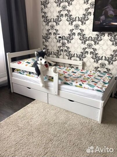 Кровать с бортиками. В наличии