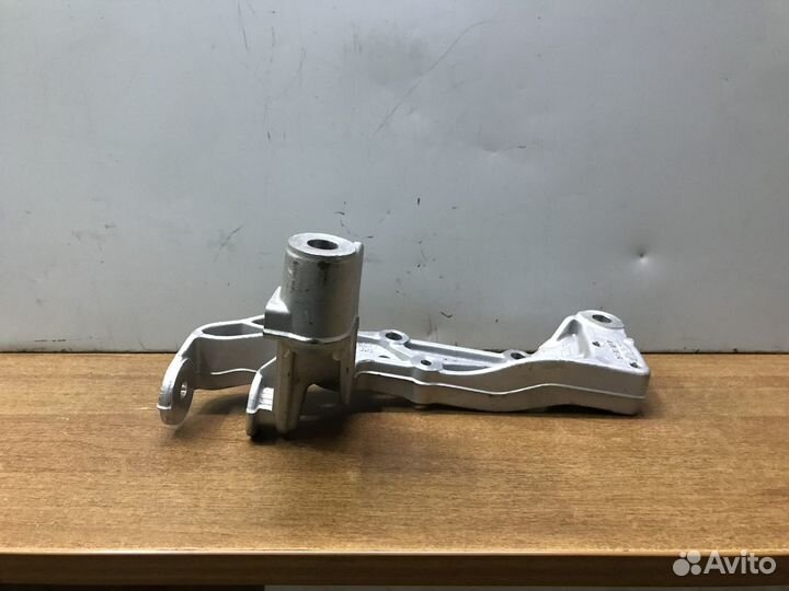 Кронштейн переднего рычага Skoda Octavia 2