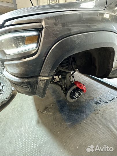 Суппорта brembo 6 поршневые на Dodge Ram Trx