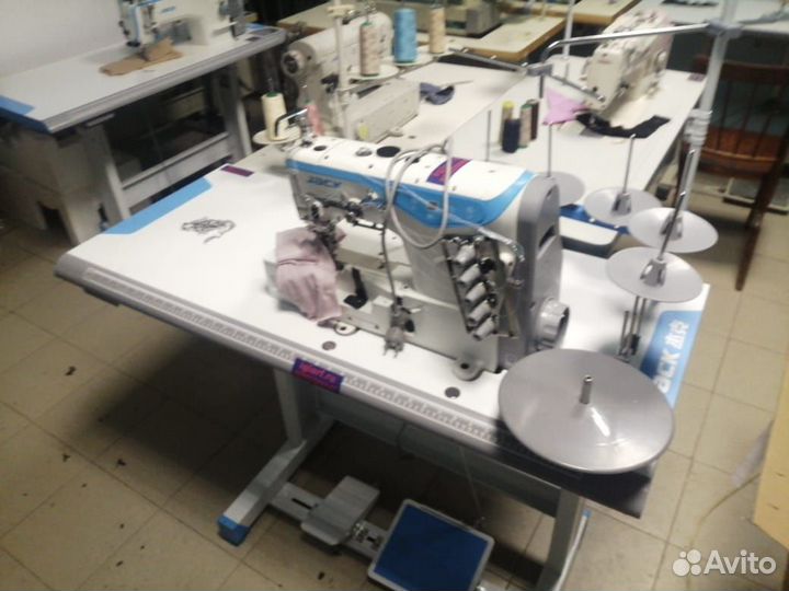 Плоскошовная швейная машина jack w4