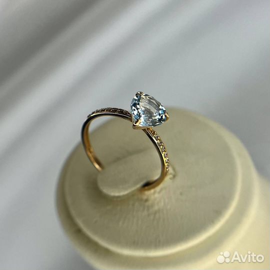 Золотое кольцо 585 пробы с топазом золото