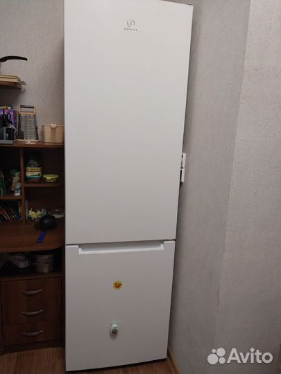 Холодильник indesit 2021 года бу