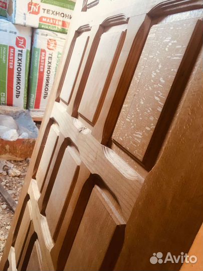 Дверь входная,деревянная