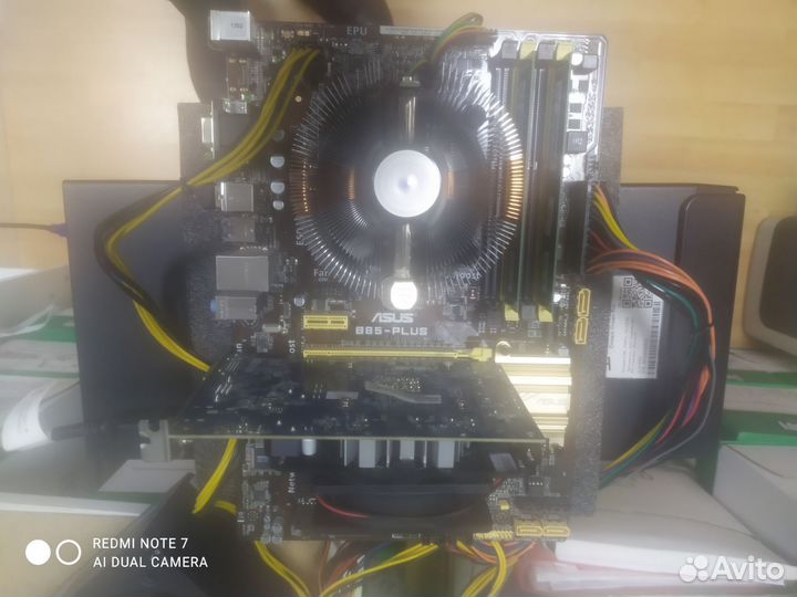 Материнская плата с процессором и памятью