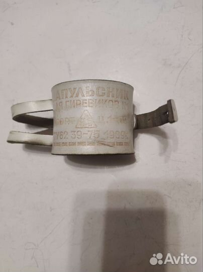 Боксерские перчатки, бинты и напульсник