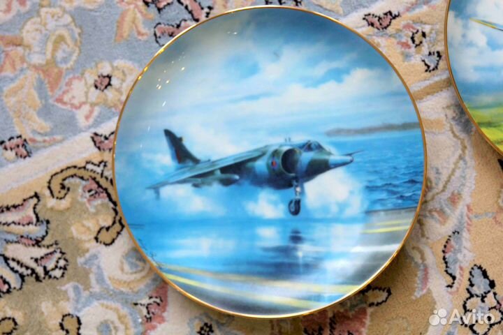 Фарфоровая, коллекционная тарелка. Самолеты