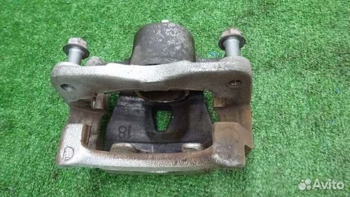 Суппорт передний левый Toyota Vitz KSP130 1KR-FE