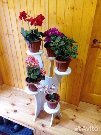 Напольная подставка для цветов