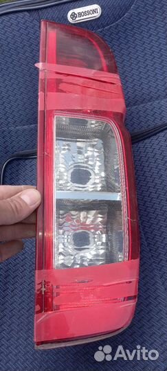 Стоп сигнал Nissan Navara левый