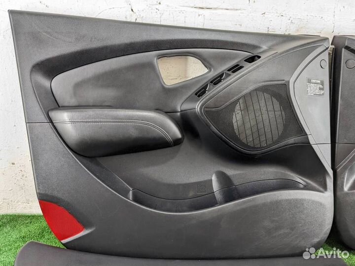 Обшивки дверей комплект Hyundai IX35 2011