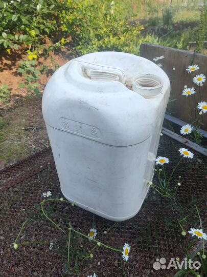 Пластиковый бак для воды