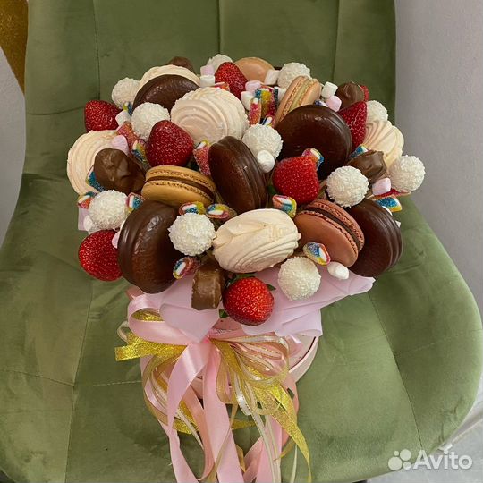 Сладкие букеты, букеты из конфет, доставка букетов