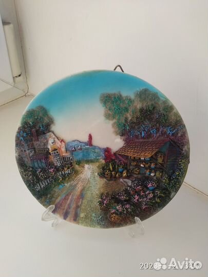 Тарелка настенная декоративная. С подставкой