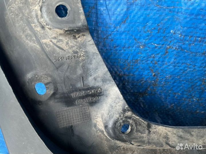 Брызговик задний левый Toyota Tacoma GRN265 1grfe