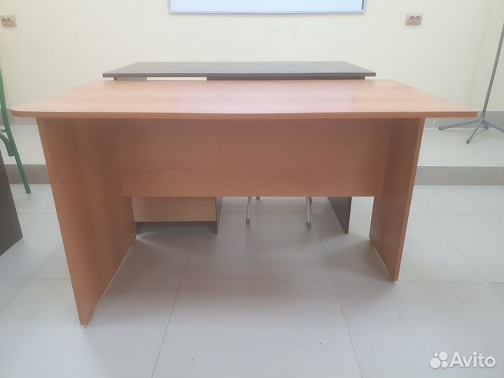 Стол и стулья