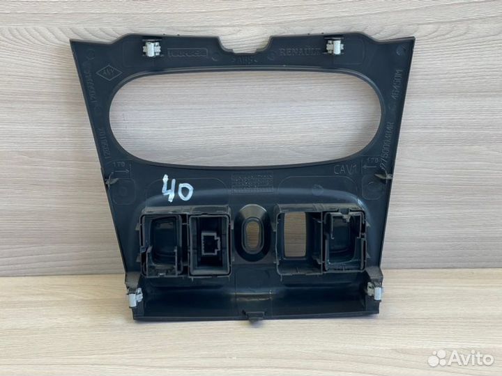 Накладка центральной консоли Renault Sandero